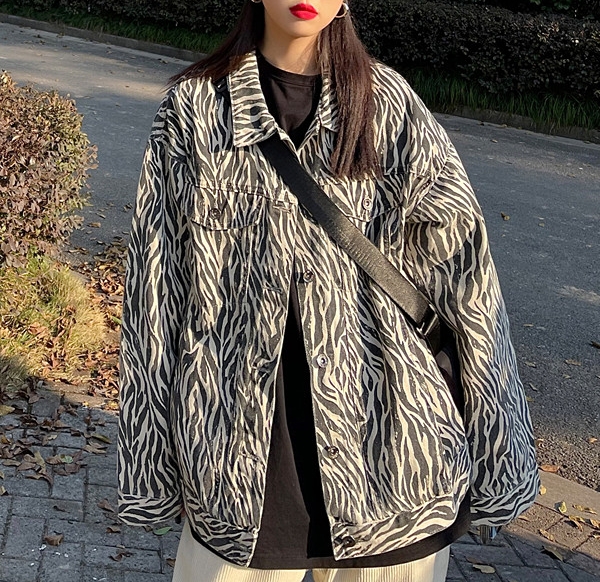 韓国 ファッション アウター ブルゾン 秋 冬 カジュアル PTXL987  ゼブラ モノトーン オーバーサイズ Gジャン オルチャン シンプル 定番 セレカジの写真3枚目